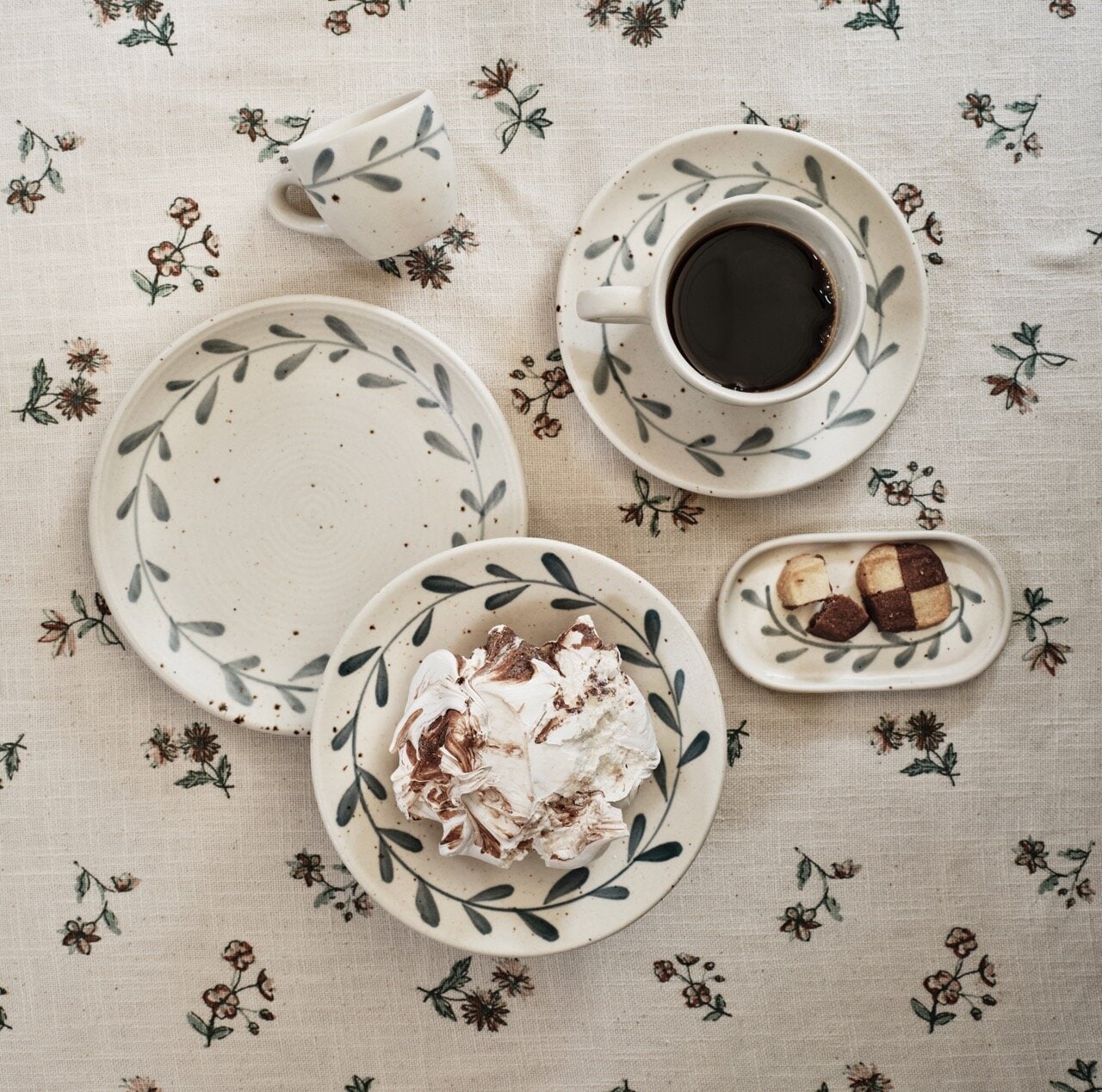 Cup w. Saucer Viola Leaf