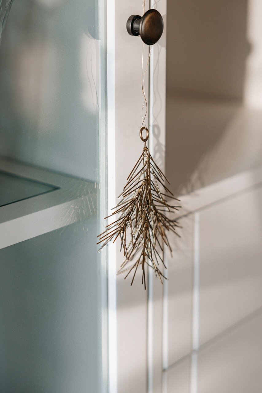 Hanging Ornament Spruce Brass