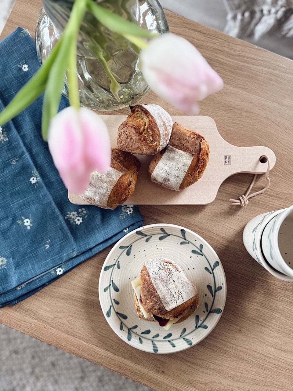 Cutting Board w. Leather Strap Medium